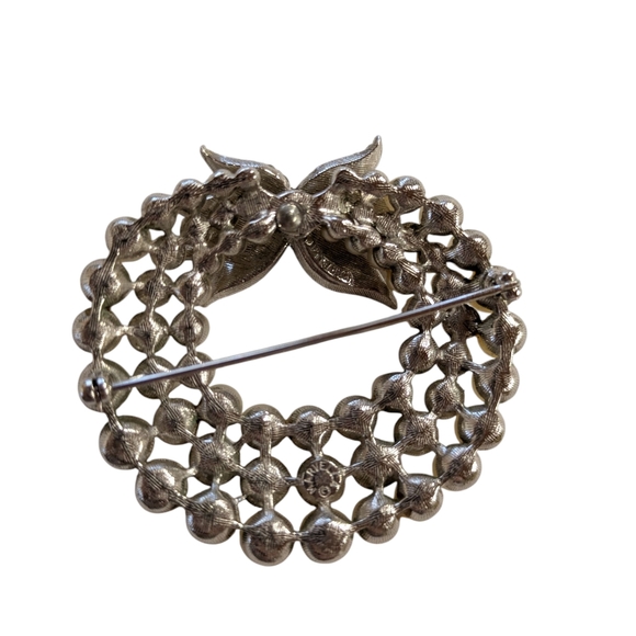 Classic Pearl and Rhinestone Costume Brooch - Picture 3 of 7